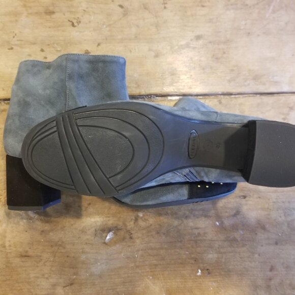 Beautiful Brenda Zaro NWOT Women's Ankle Boots size 40 - Picture 3 of 4